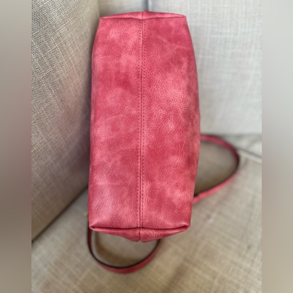 Pink Duffle crossbody bag nwot - Picture 5 of 16